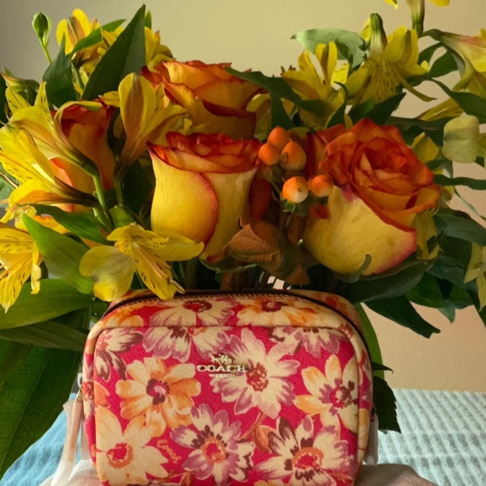 💐 COACH MINI COSMETIC CASE WITH DAISY PRINT 💐 - Picture 16 of 16